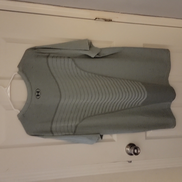 Under armour heat gear shirt xxl - Picture 3 of 3